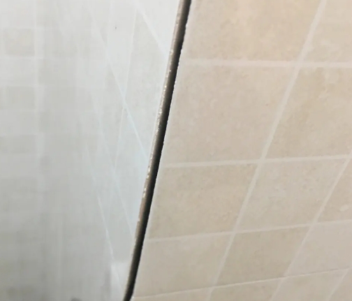 莒县瓷砖空鼓维修公司分享阳台瓷砖脱落的修复过程可以分为以下几个步骤